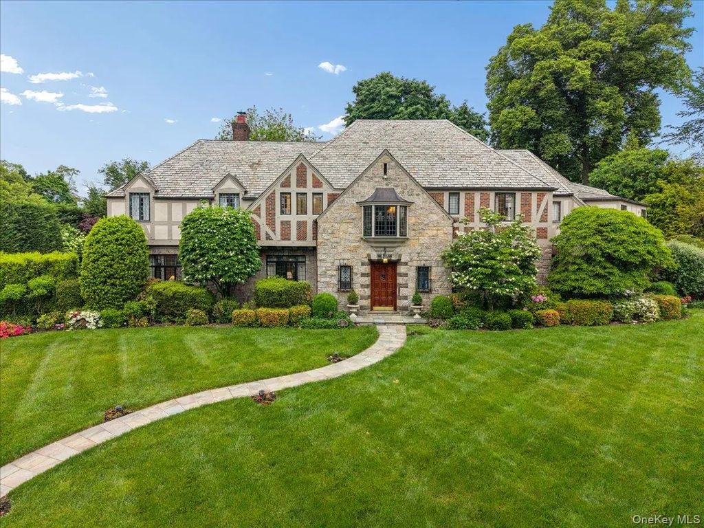 263 Corona Avenue, Pelham