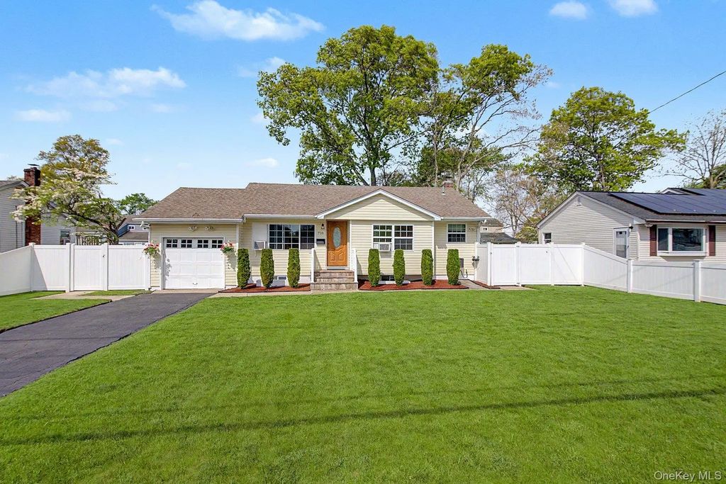 710 Broadway Avenue, Brentwood