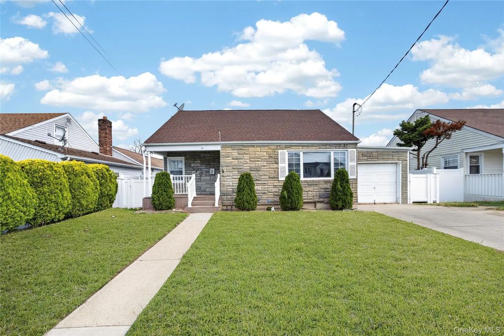 18 President Street, Freeport