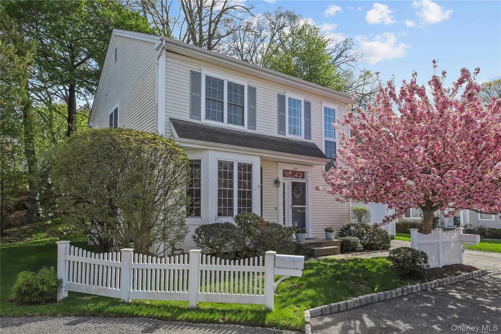 65 Eldorado Court, White Plains