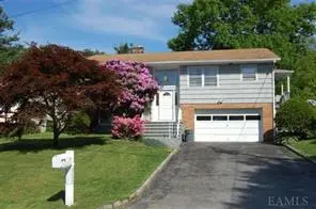 86 Putnam Road, Cortlandt Manor