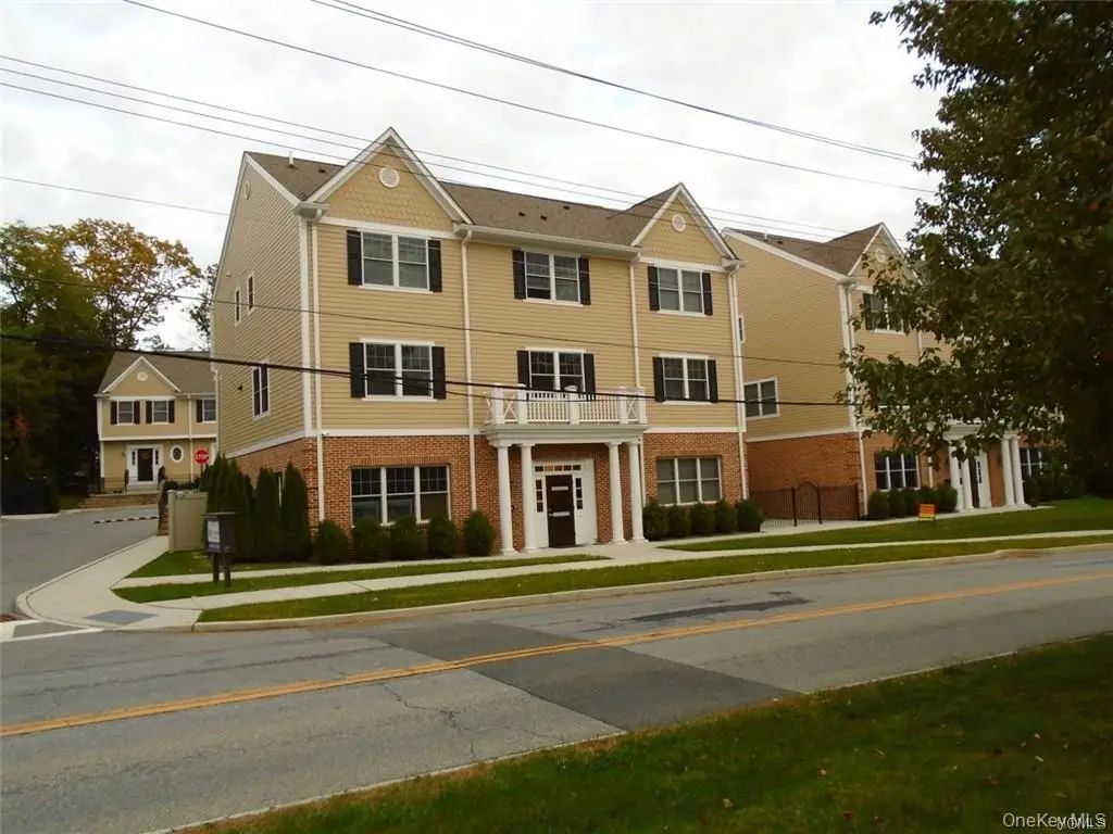 445 N State Road, Briarcliff Manor
