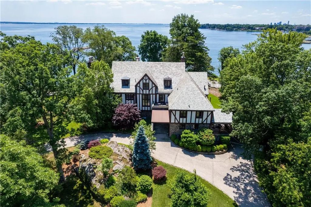 6 Shore Road, Rye
