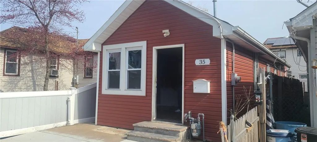 35 Milbank Road, Staten Island