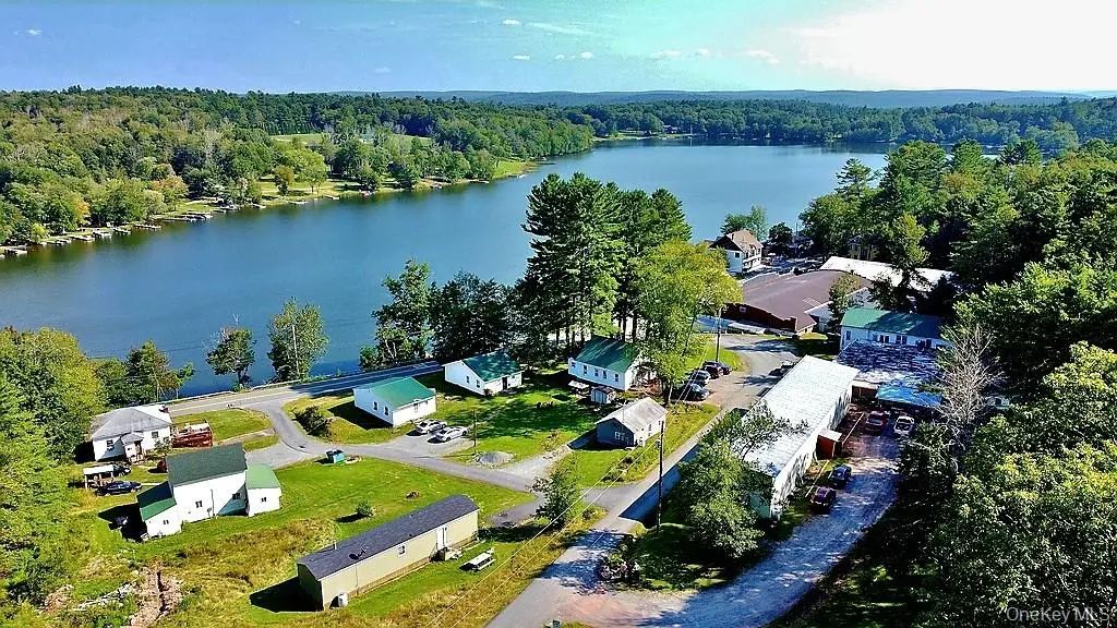 23 Crestwood Road, Lake Huntington
