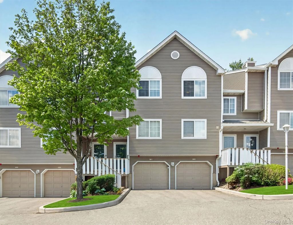 198 Eagle Ridge Way, Nanuet
