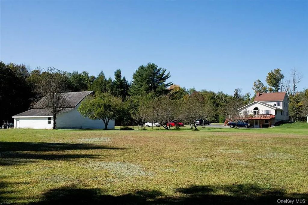 114 Levine Road, Monticello
