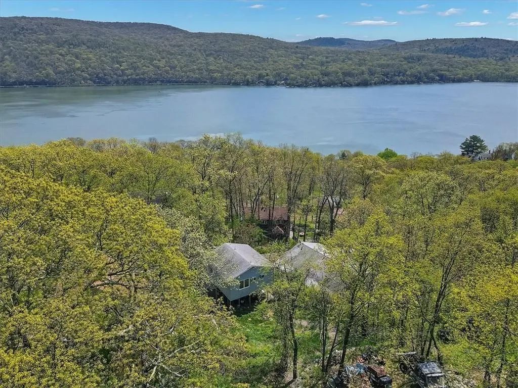 186 Brook Trail, Greenwood Lake