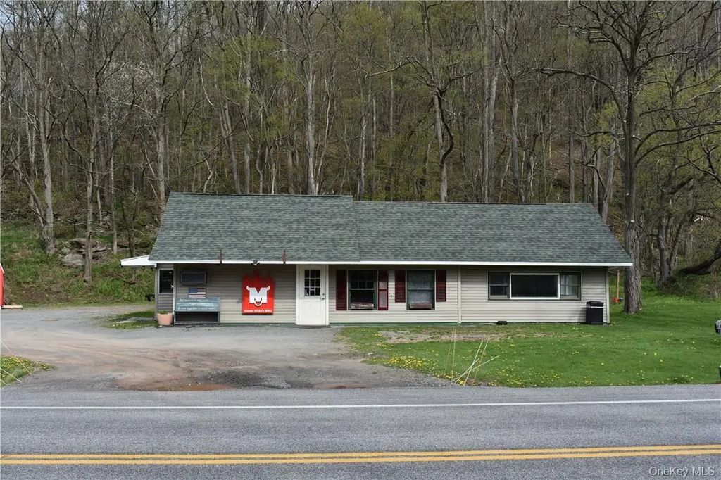 29735 State Highway 10, Walton