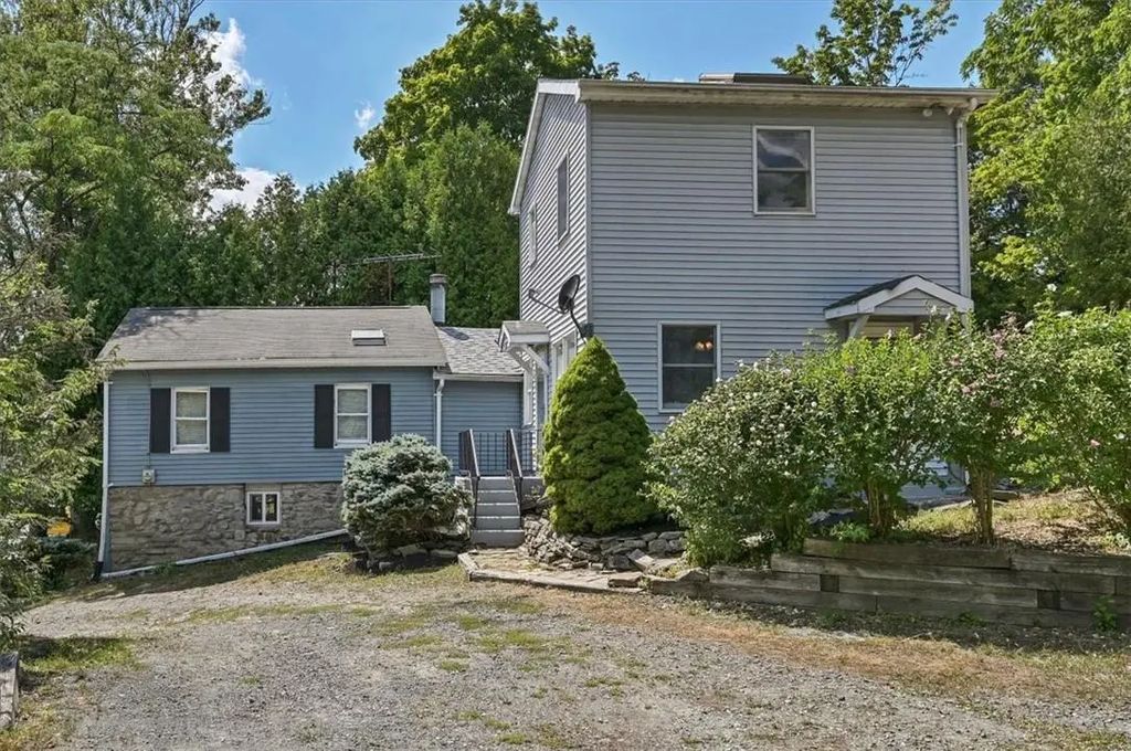 181 Montgomery Street, Goshen