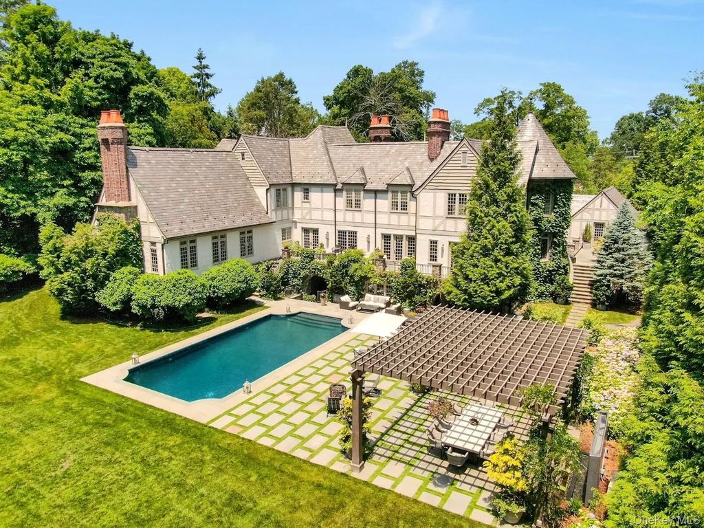 19 Park Drive S, Rye