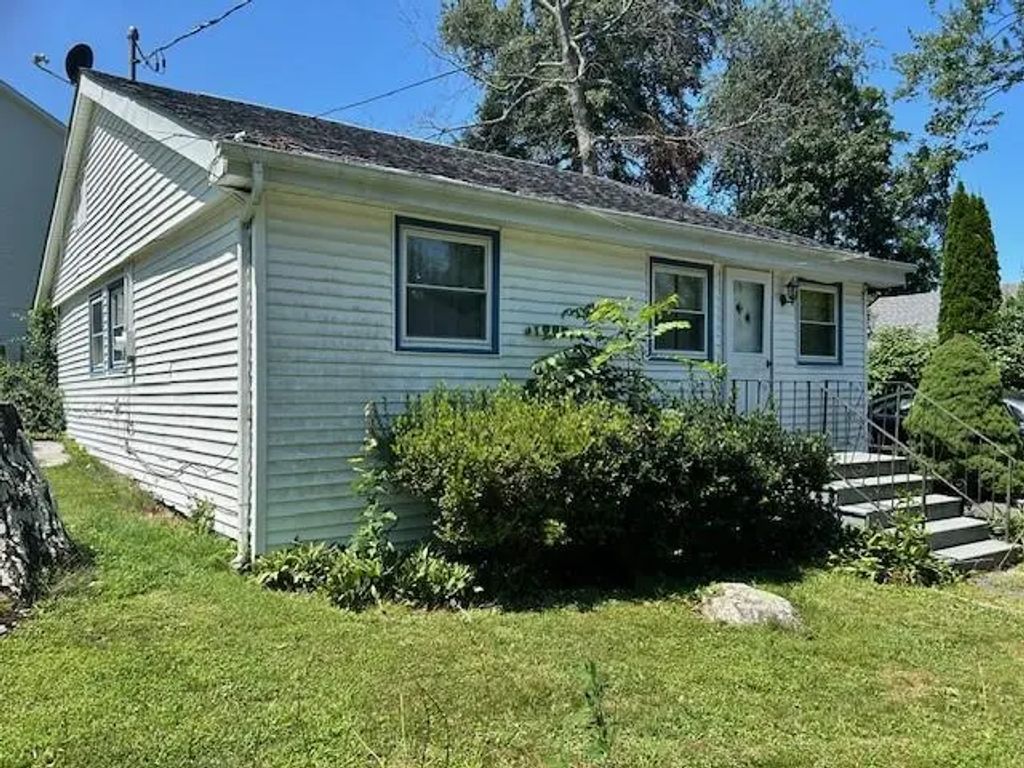 9 Locust Road, North Salem