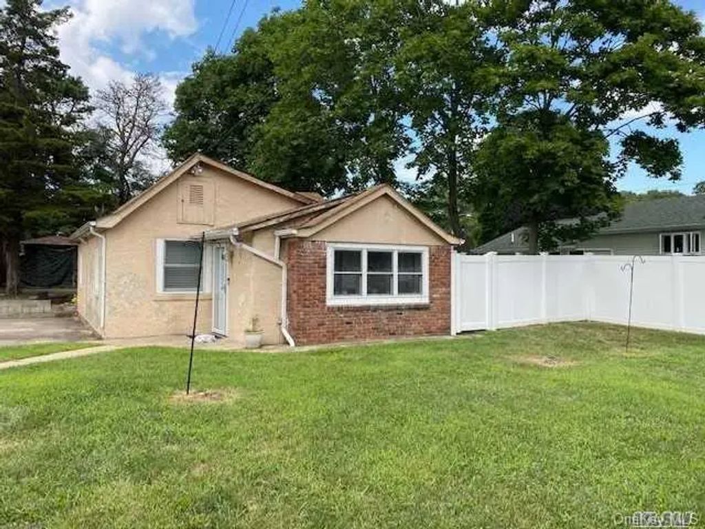 N/A, Central Islip