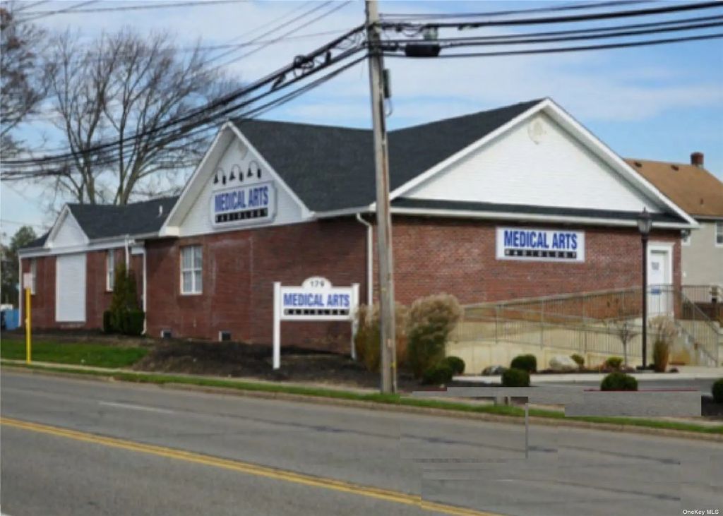 179 Little East Neck Road, Babylon