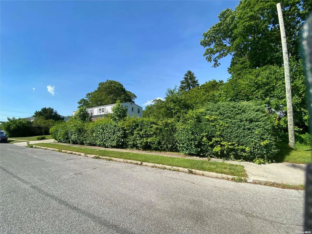 N/A, Lindenhurst