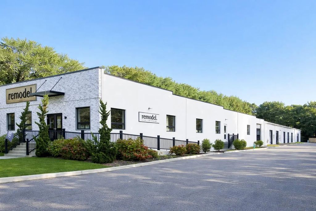 137 Montauk Highway, Westhampton