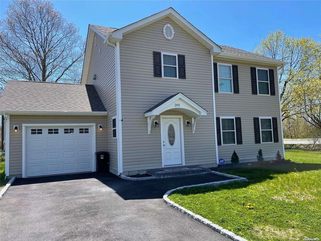 205 William Floyd Pk, Shirley