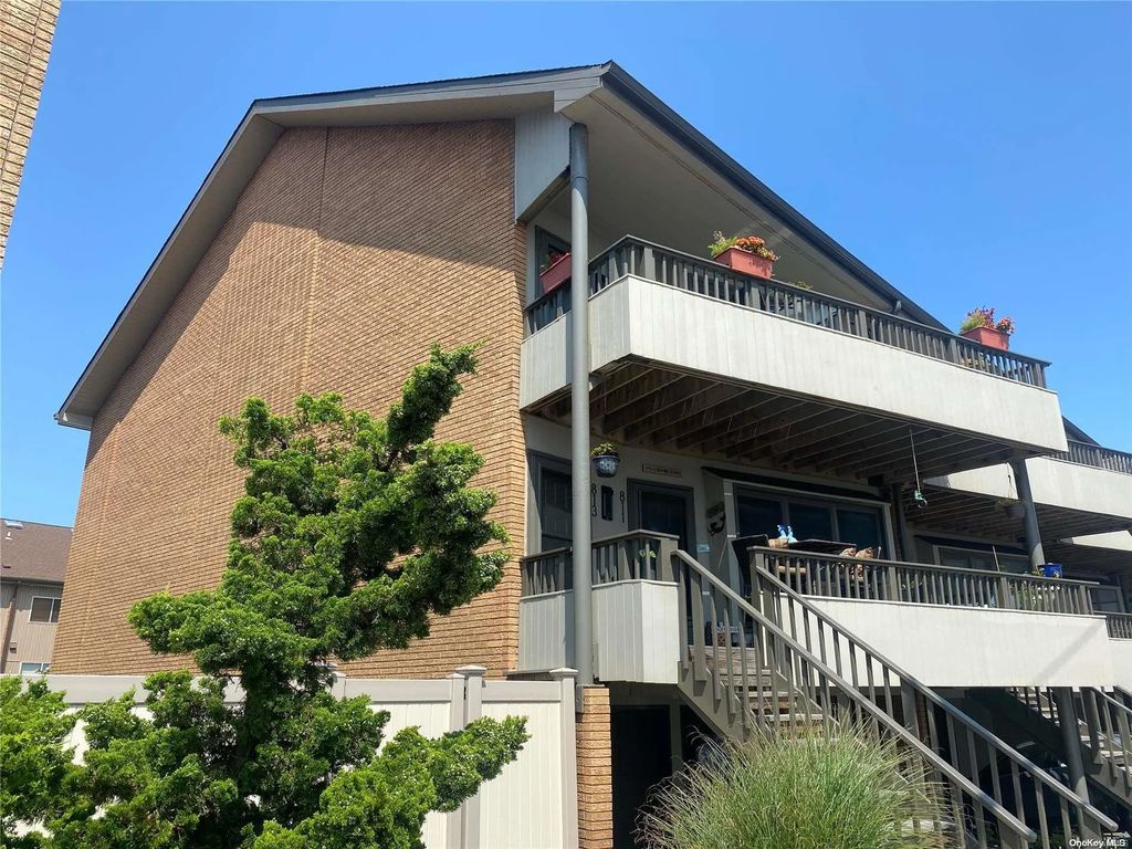 813 Shore Road, Long Beach
