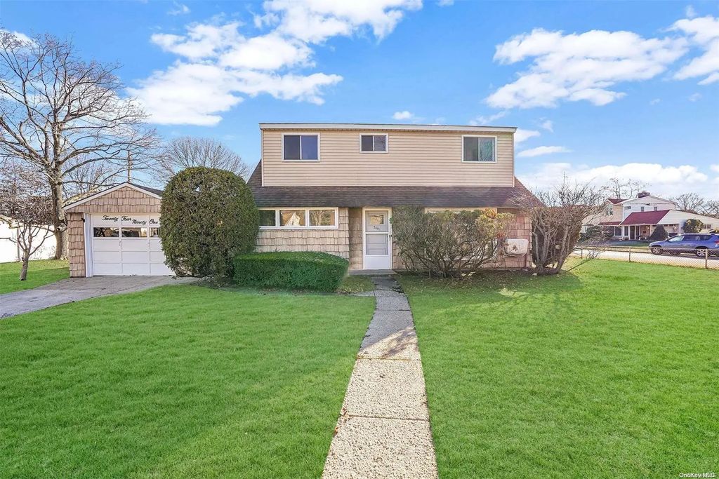 2491 1st Street, East Meadow