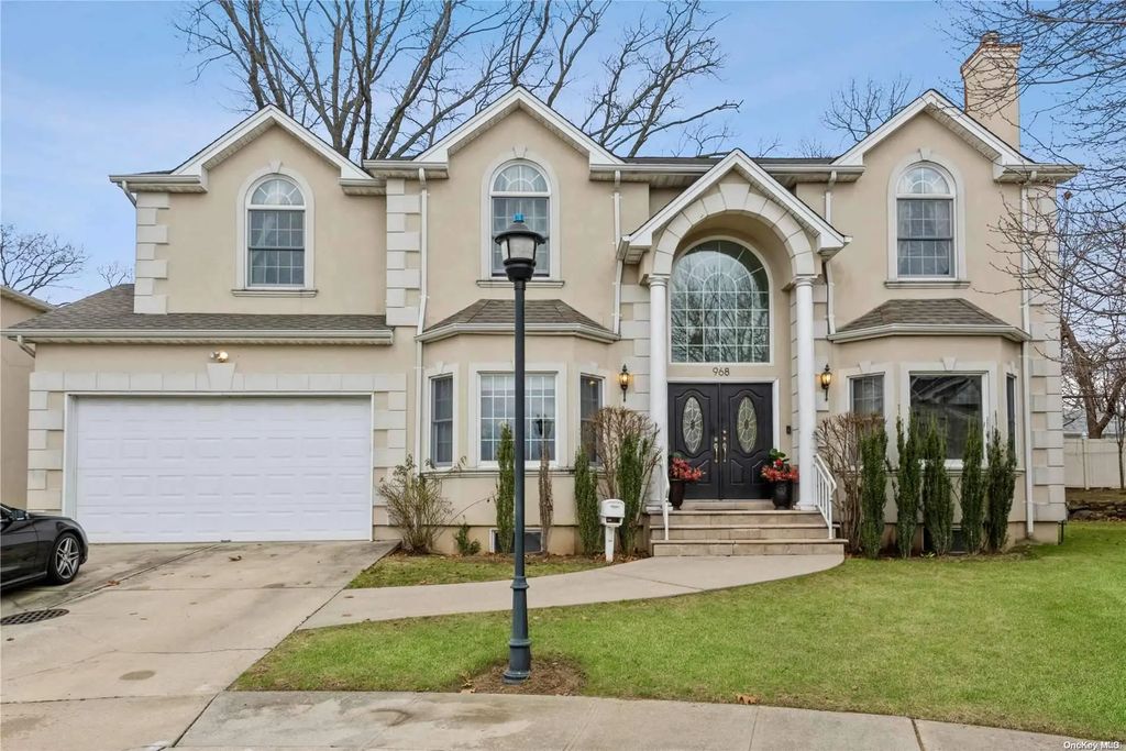 968 Bowe Road W, Valley Stream