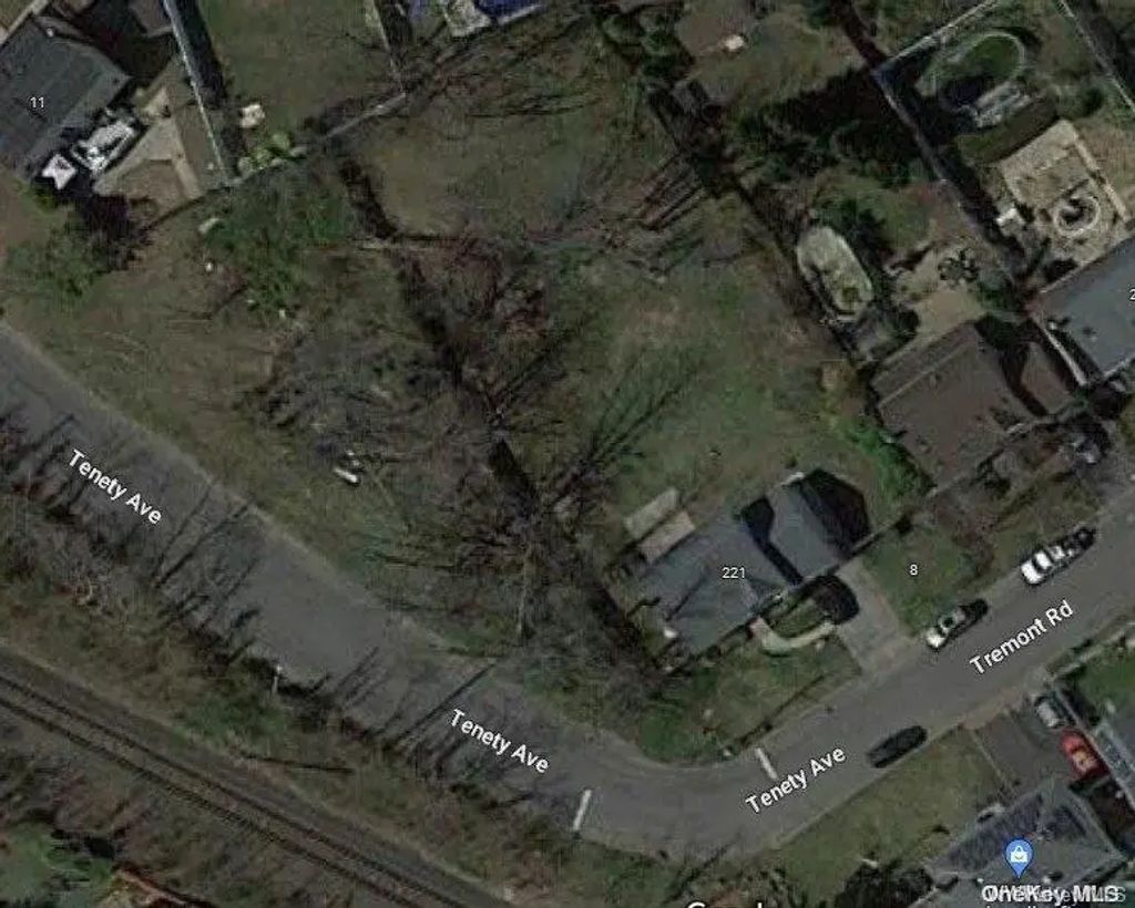 Tenety Avenue, Lindenhurst