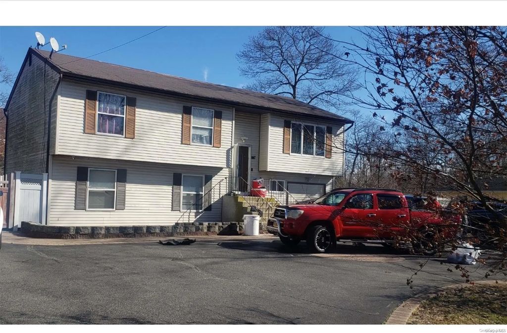 657 Wilson Boulevard, Central Islip
