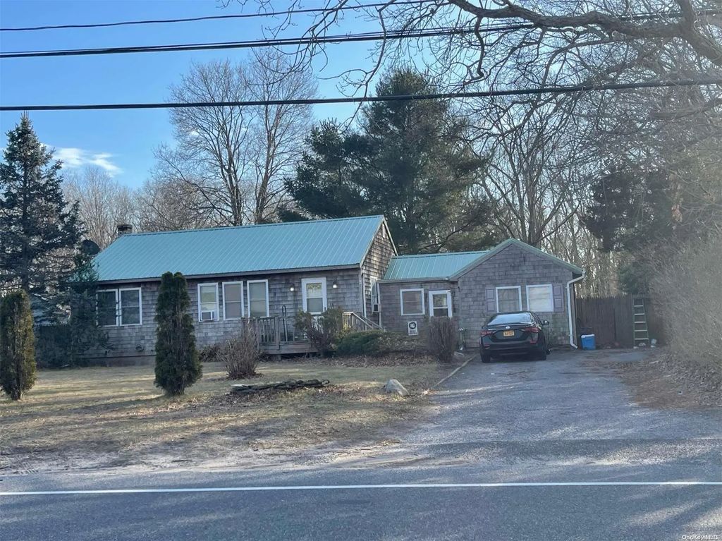 247 Old Country Rd Road, Eastport