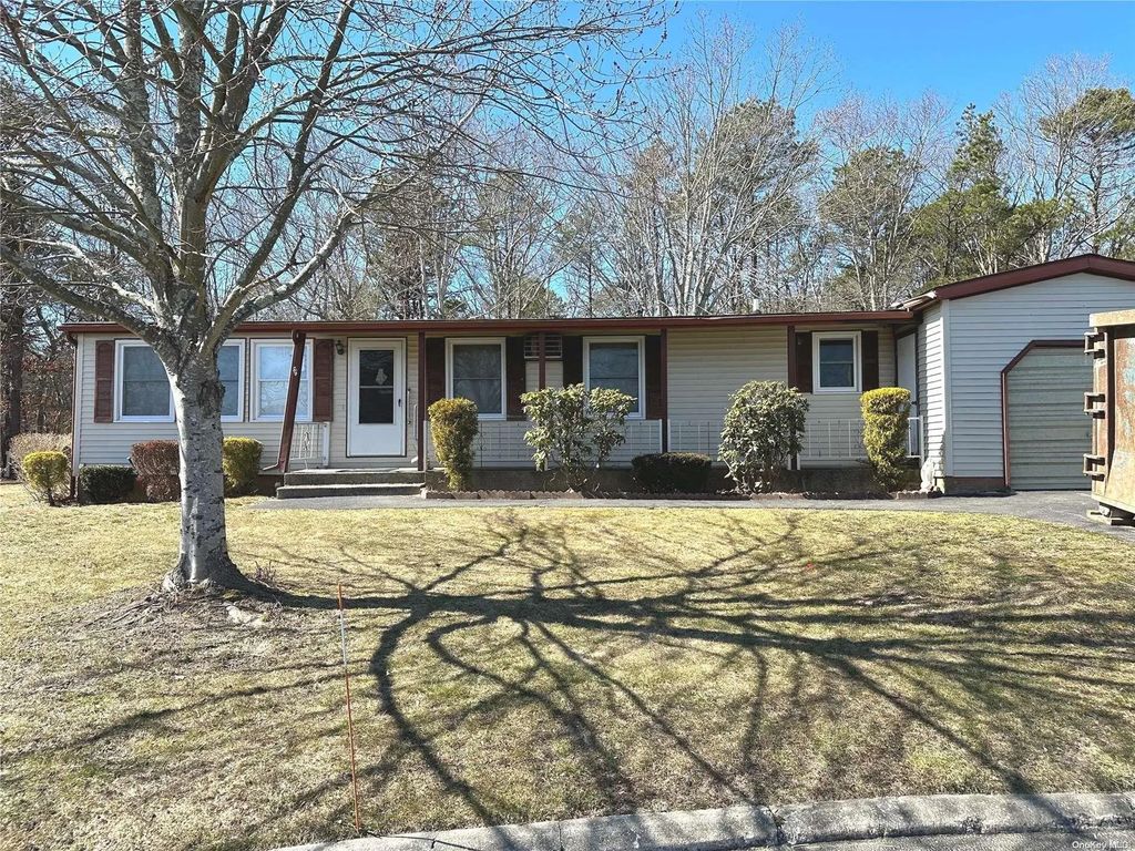 55 Village Circle # 1, Manorville