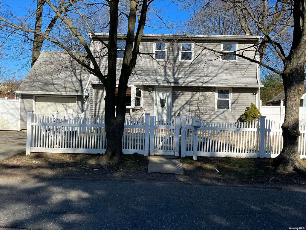 10 Field Place, Huntington Station