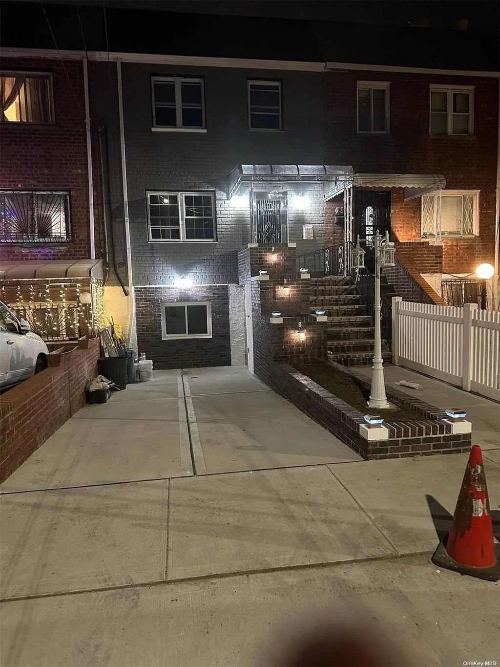 184-15 Henderson Avenue, Hollis