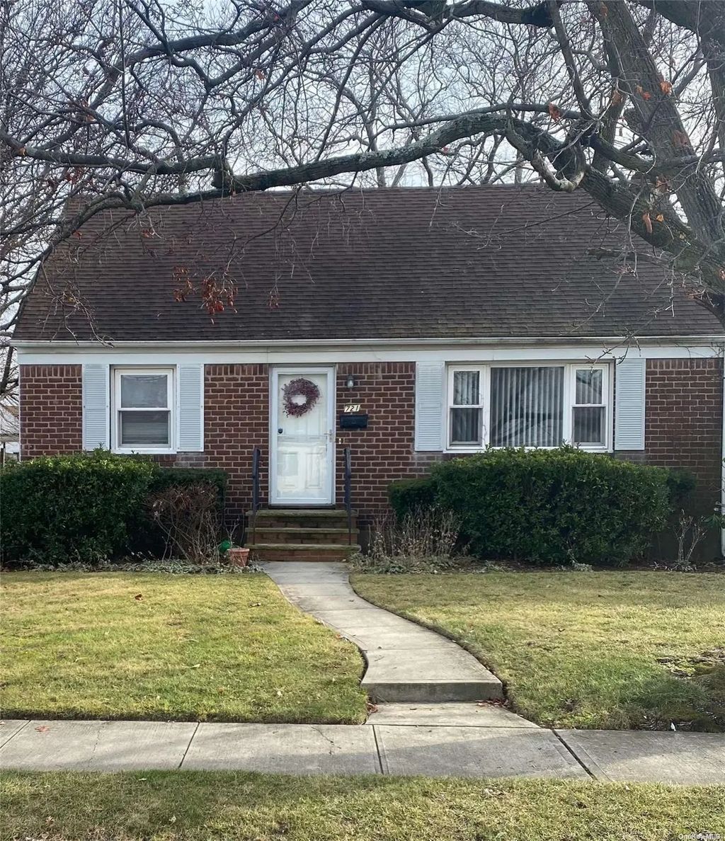 721 Martin Drive, Uniondale