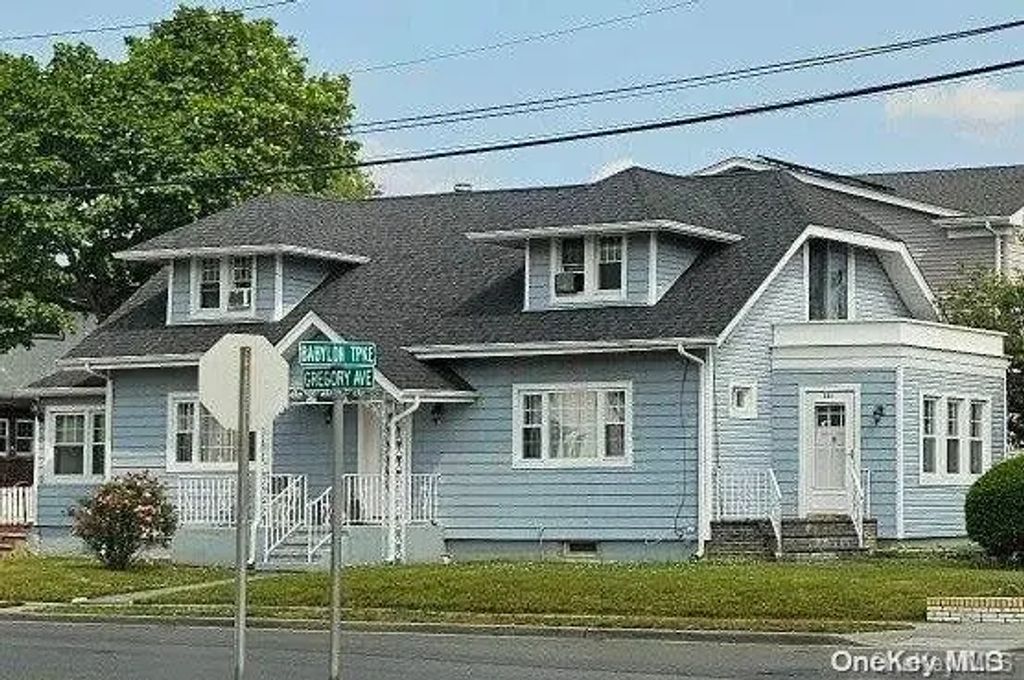 131 Gregory Avenue, Merrick