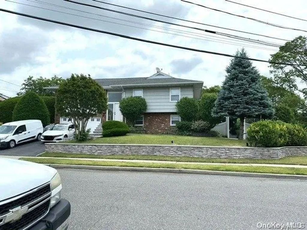 746 Vivian Ct # 1, Baldwin
