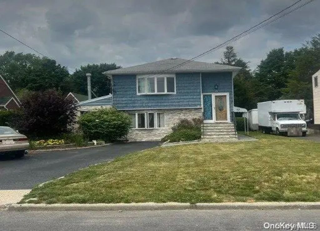 22 Sherman Avenue, Bethpage