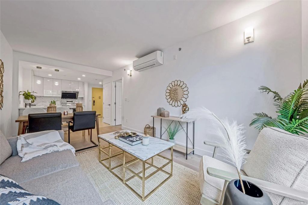 52-16 Roosevelt Avenue # 2a, Woodside