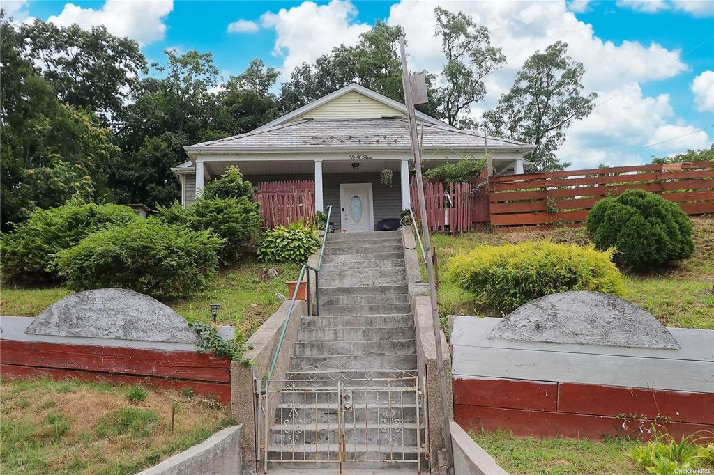 43 Ravine Avenue, Glen Cove