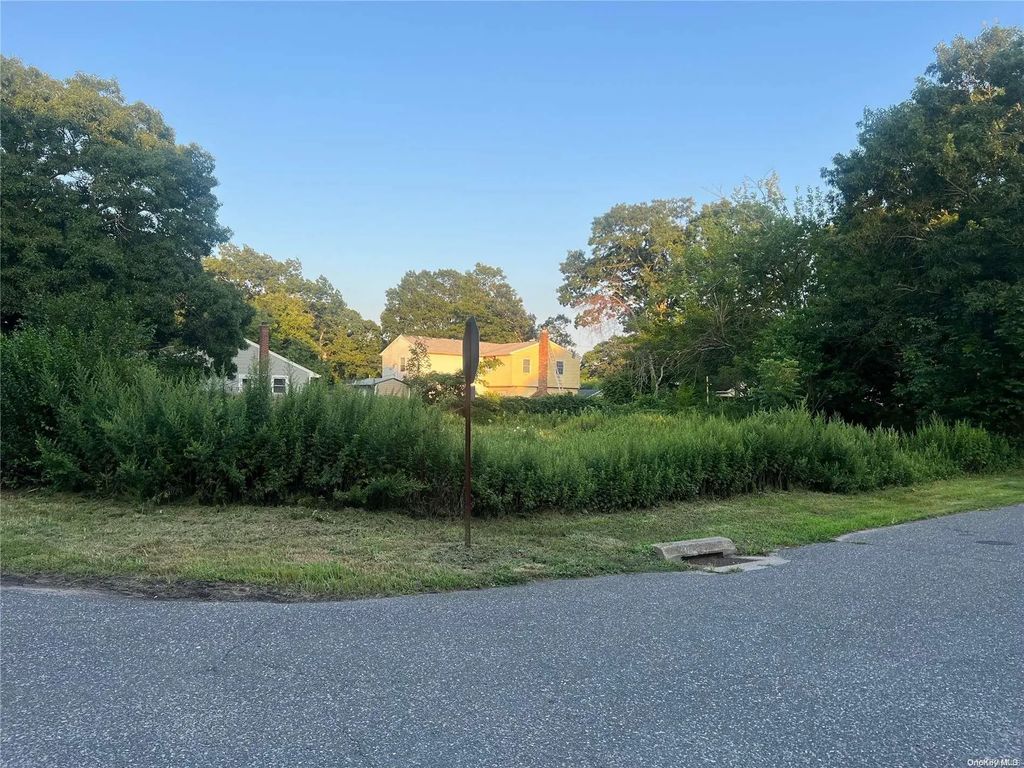 33 Ashwood Drive, Shirley