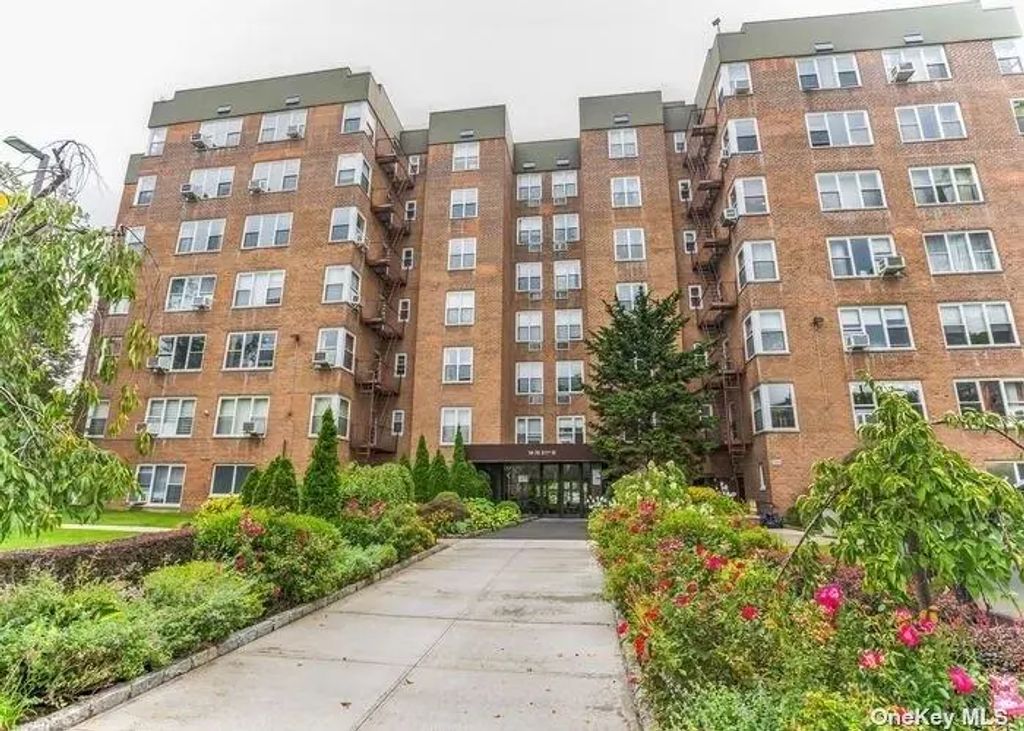 18-70 211 Street # 2a, Bayside