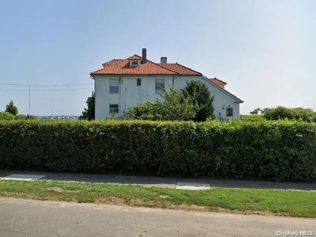 20 Brightwood Street, Patchogue