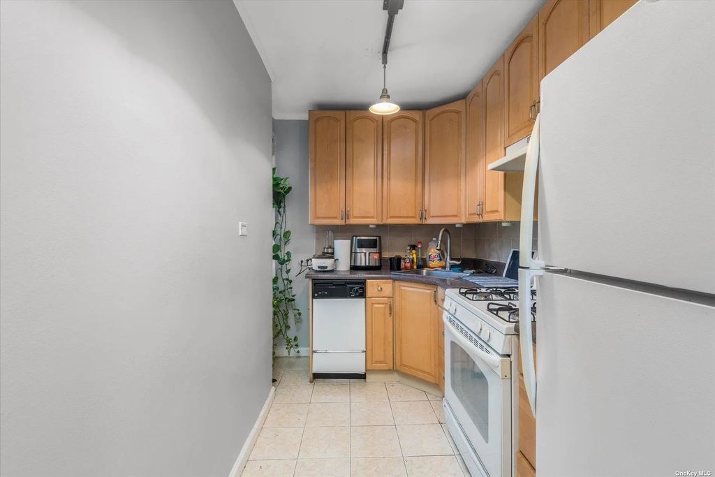 34-20 78th Street # 2j, Jackson Heights