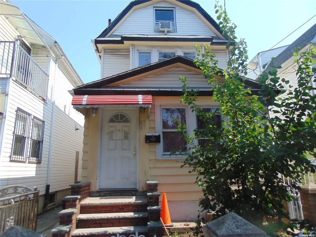42-87 Hampton Street, Flushing