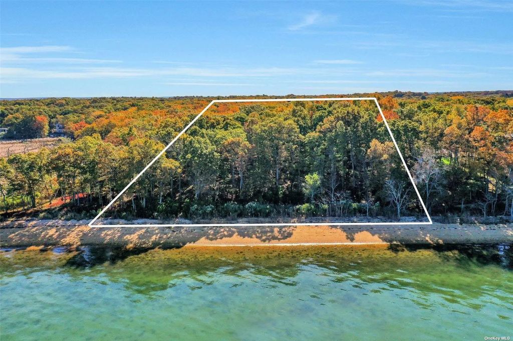 11535 N Bayview Road, Southold