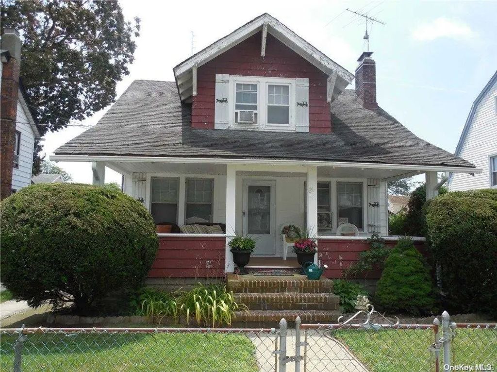 21 Stillwell Place, Freeport