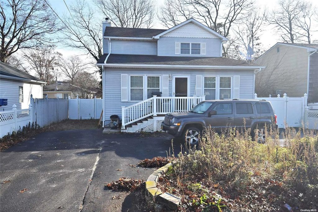 309 William Floyd Parkway, Shirley