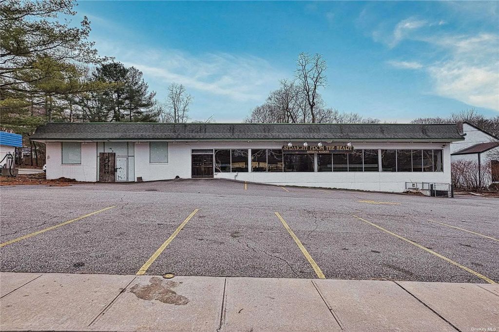 80 E Main Street, Huntington