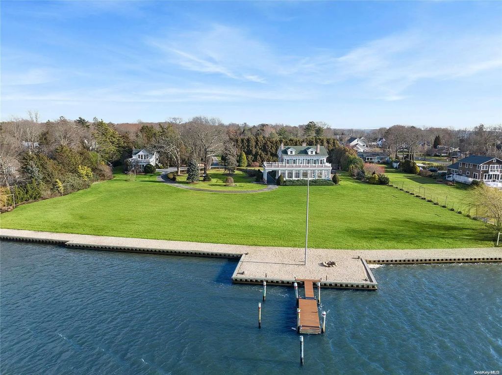 104 Union Avenue, Center Moriches