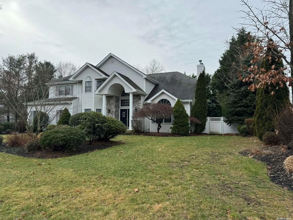 8 Park View Lane, Lake Grove
