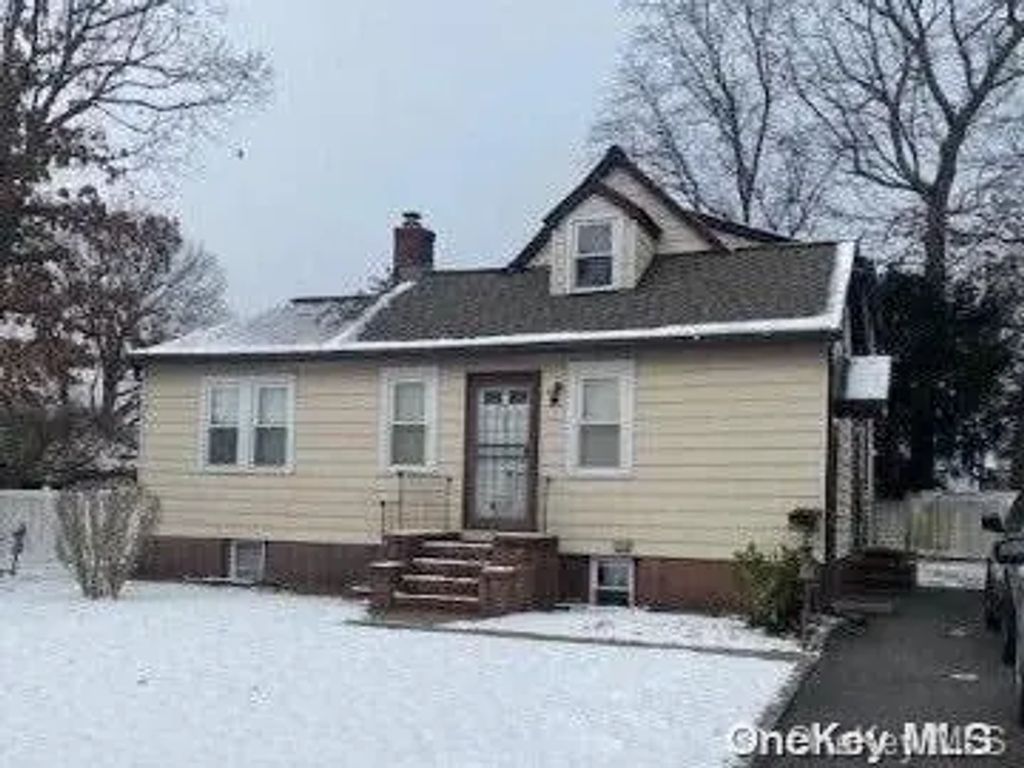 25 Bainbridge Street, Roosevelt