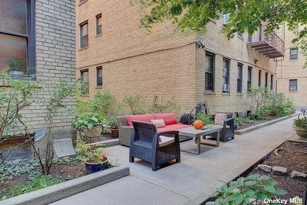 82-16 34 Avenue # 3e, Jackson Heights
