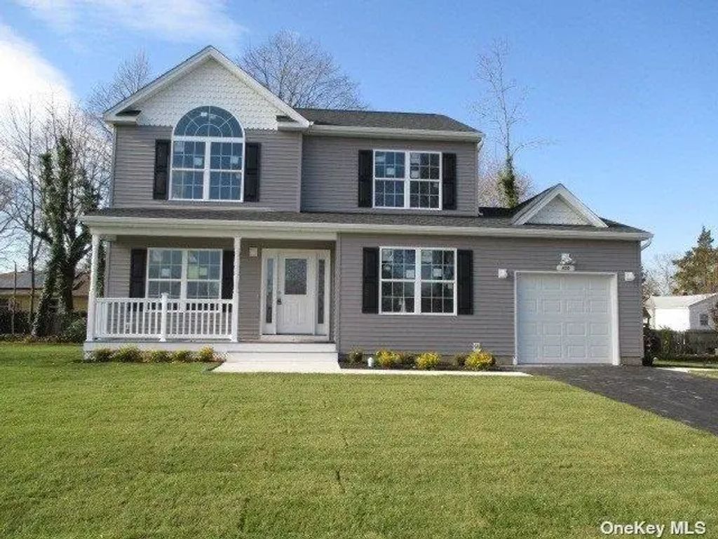 427 Macdonald Avenue, Bellport